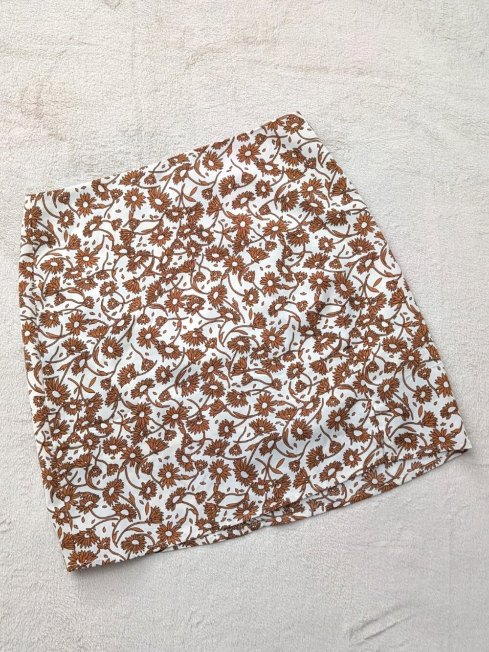 Princess Polly Floral Mini Skirt, Size 2 - Picture 4 of 4